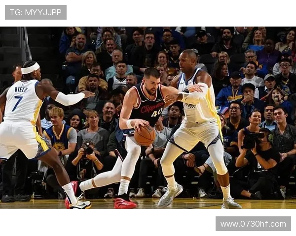 迎来复出阿伦手感冰凉贡献6助攻4抢断带动球队防守端影响比赛篮球赛场 迎来复出阿伦手感冰凉贡献6助攻4抢断带动球队防守端影响比赛篮球赛场